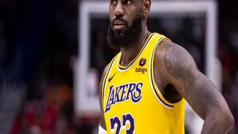 奥尔莫建功巴萨3-0奥萨苏纳，莱万替补献技，西甲榜首易主